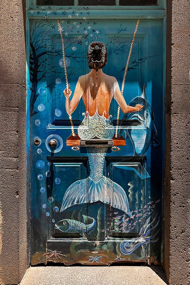 Iconic Funchal door painting.