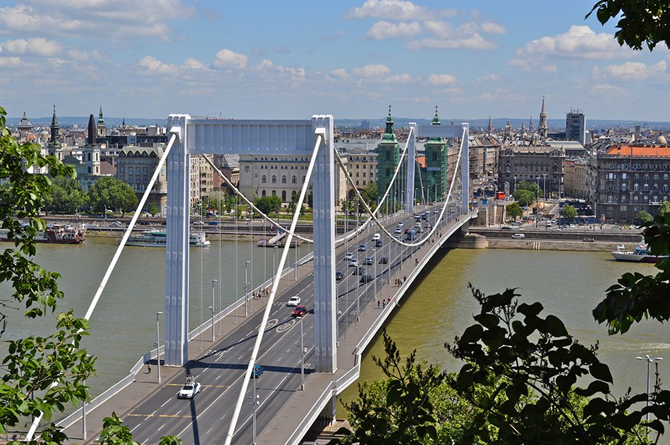 The Elisabeth Bridge over the Danube in Budapest, Hungary.