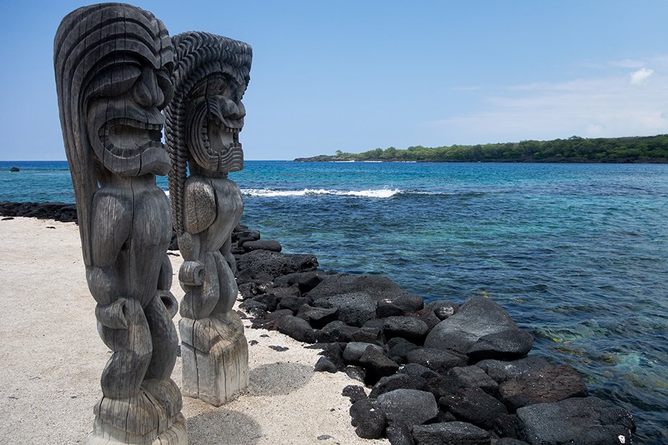 Carvings of Hawaiian gods, Pu'uhonua O Hōnaunau National Historical Park, Big Island, Hawaii.