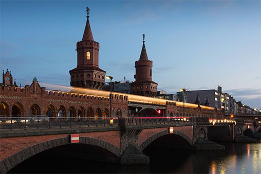A U-Bahn train crossing the Oberbaumbrücke.